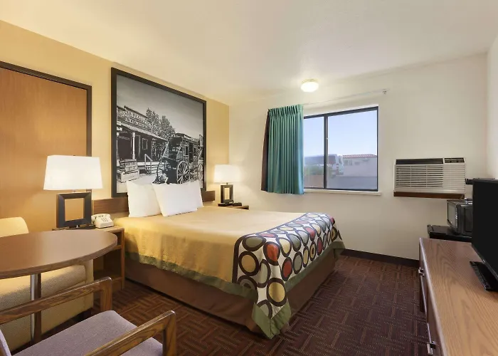 Super 8 By Wyndham Wall